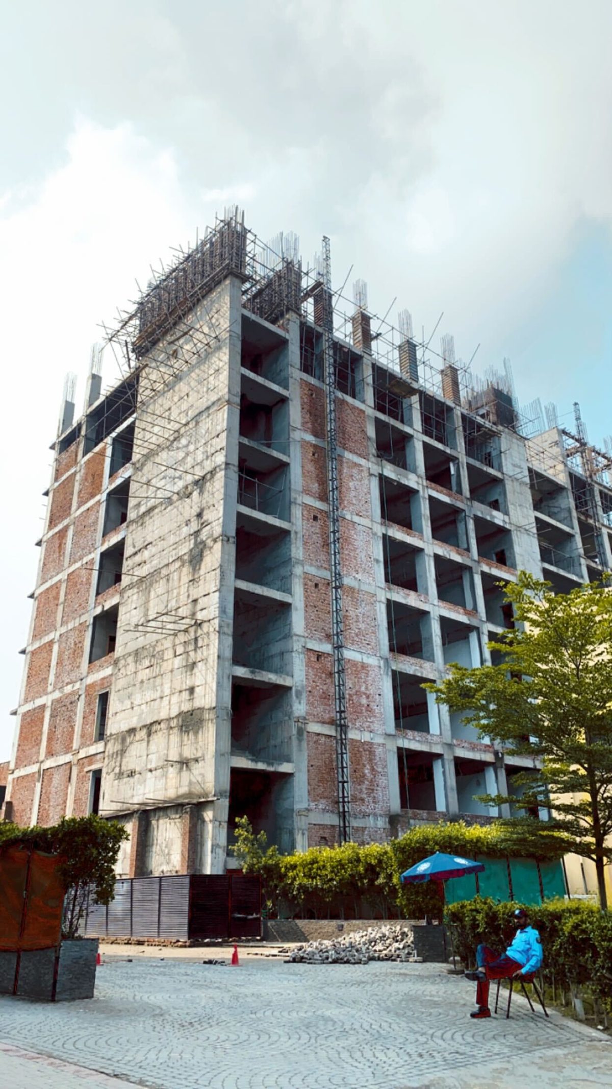 Scaffold — architecture photograph by Muhammad Azeem